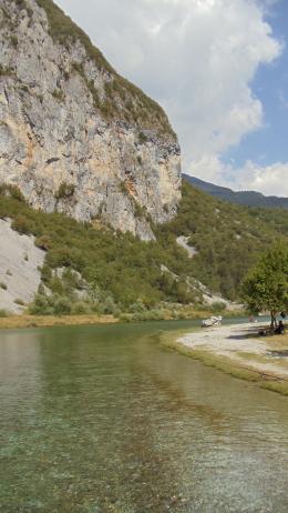 Alpine Splendor: Trekking from Meran to Lake Garda's Beauty (8)