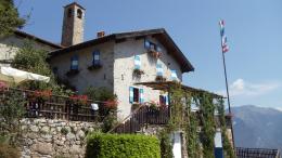 Alpine Splendor: Trekking from Meran to Lake Garda's Beauty (5)